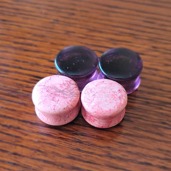 11/16" Grape Purple Glass and Pink Faux Stone Plug - Picture 4 of 4